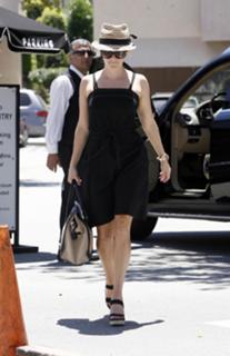 Reese Witherspoon feet photo thumbnail