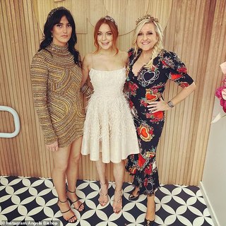 Lindsay Lohan feet photo thumbnail