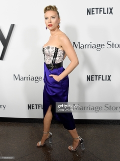 Scarlett Johansson feet photo thumbnail