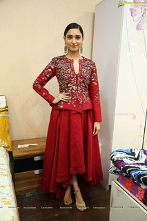 Tamannaah Bhatia feet photo thumbnail