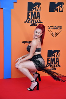 Justina Valentine feet photo thumbnail