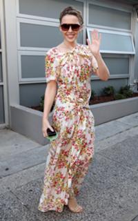Kylie Minogue feet photo thumbnail