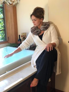 Lisa Robertson feet photo thumbnail