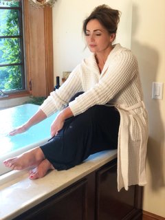 Lisa Robertson feet photo thumbnail