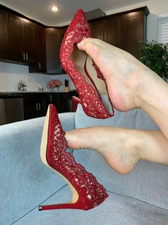 Rebecca Berardi feet photo thumbnail