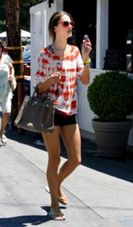 Alessandra Ambrosio feet photo thumbnail
