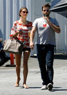 Alessandra Ambrosio feet photo thumbnail
