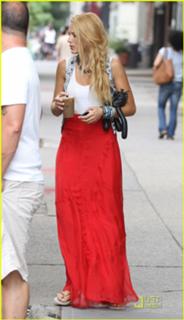 Blake Lively feet photo thumbnail