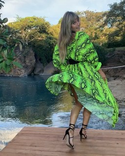Heidi Klum feet photo thumbnail