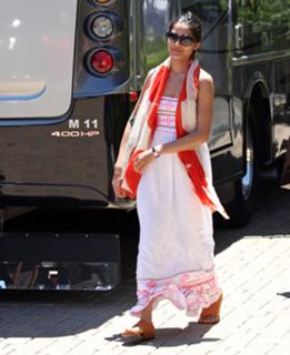 Freida Pinto feet photo thumbnail