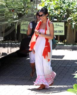 Freida Pinto feet photo thumbnail