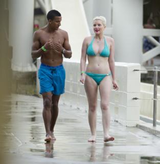 Helen Flanagan feet photo thumbnail