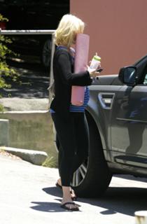 January Jones feet photo thumbnail
