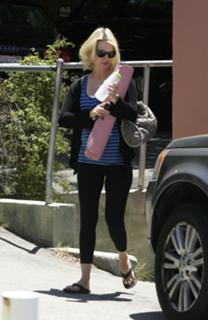January Jones feet photo thumbnail