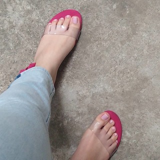 Isa Pes feet photo thumbnail