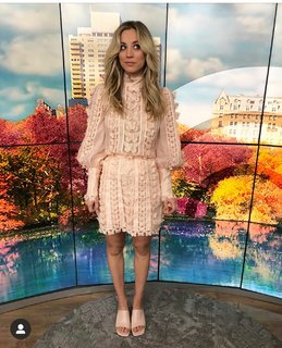 Kaley Cuoco feet photo thumbnail