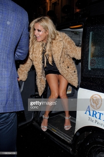 Caroline Flack feet photo thumbnail