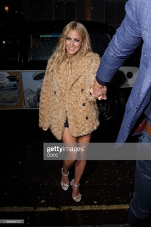 Caroline Flack feet photo thumbnail