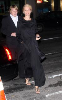 Uma Thurman feet photo thumbnail