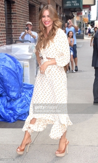 Sofía Vergara feet photo thumbnail