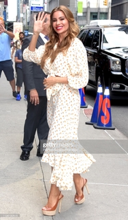 Sofía Vergara feet photo thumbnail