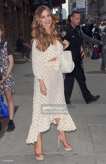 Sofía Vergara feet photo thumbnail