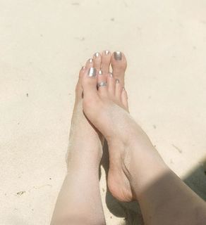 Alaine Crissiê feet photo thumbnail
