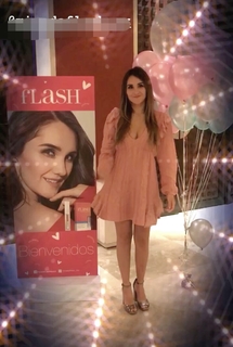 Dulce María feet photo thumbnail