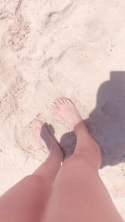 Alaine Crissiê feet photo thumbnail