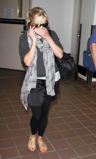 Reese Witherspoon feet photo thumbnail