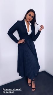 Sonakshi Sinha feet photo thumbnail