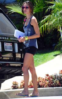 Alessandra Ambrosio feet photo thumbnail