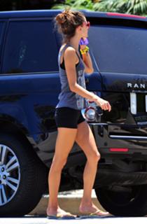 Alessandra Ambrosio feet photo thumbnail