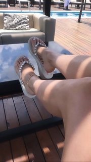 Alaine Crissiê feet photo thumbnail