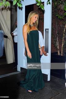 Gwyneth Paltrow feet photo thumbnail