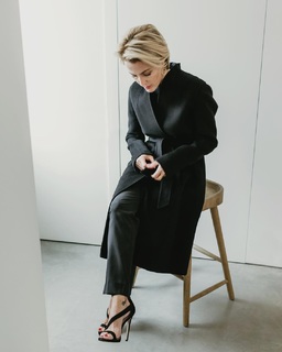 Gillian Anderson feet photo thumbnail