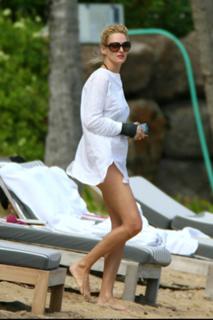 Uma Thurman feet photo thumbnail