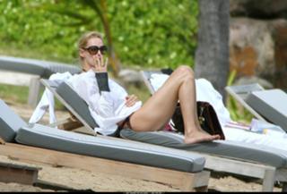 Uma Thurman feet photo thumbnail
