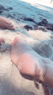 Alaine Crissiê feet photo thumbnail