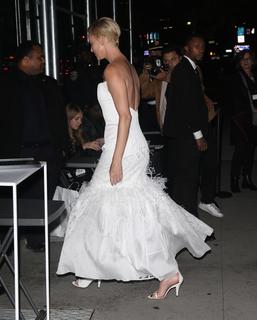 Charlize Theron feet photo thumbnail