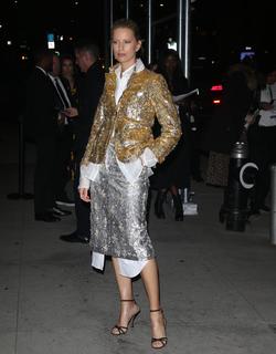 Karolina Kurkova feet photo thumbnail