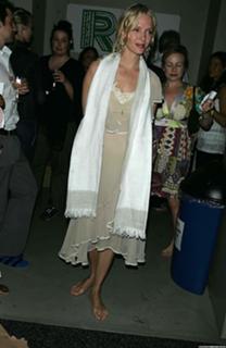 Uma Thurman feet photo thumbnail
