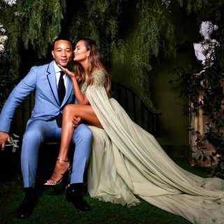 Chrissy Teigen feet photo thumbnail