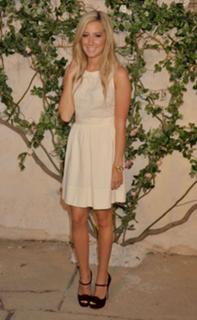 Ashley Tisdale feet photo thumbnail