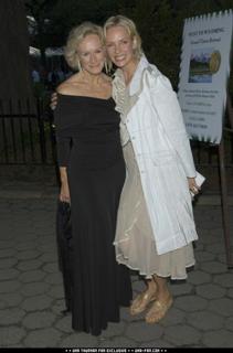 Uma Thurman feet photo thumbnail