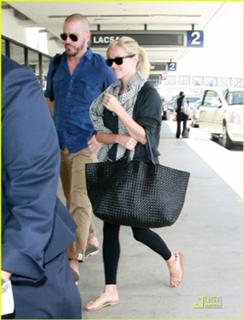 Reese Witherspoon feet photo thumbnail