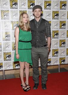 Amanda Seyfried feet photo thumbnail
