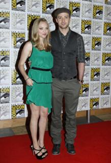 Amanda Seyfried feet photo thumbnail