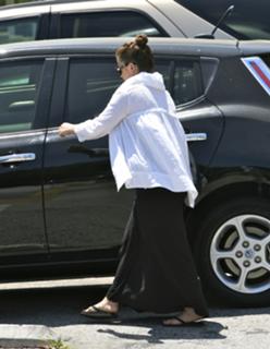 Alyssa Milano feet photo thumbnail