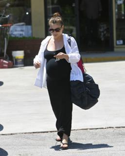 Alyssa Milano feet photo thumbnail